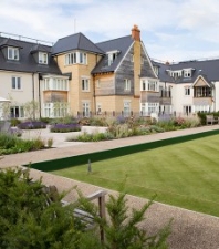 Bowling green and terrace at Richmond Villages Witney 
