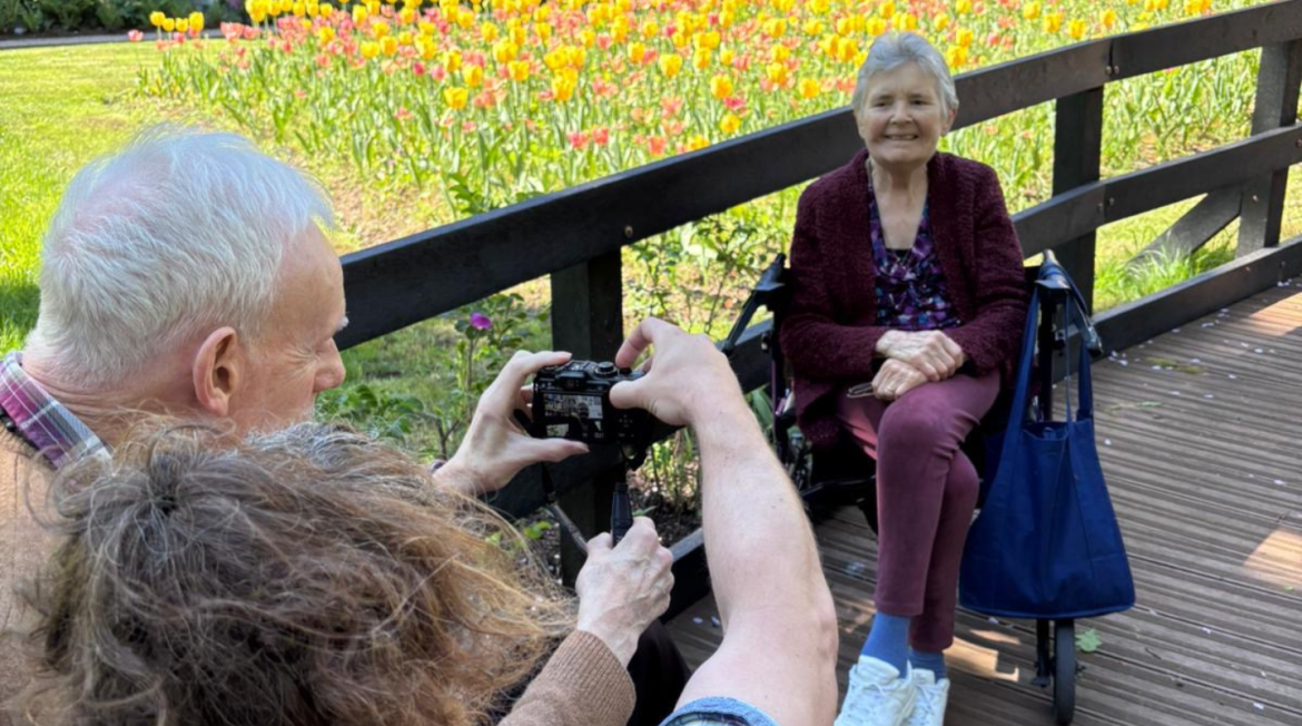 Residents Welcome Award-Winning Photographer For Inspiring Hands-On Workshop at Richmond Villages Cheltenham