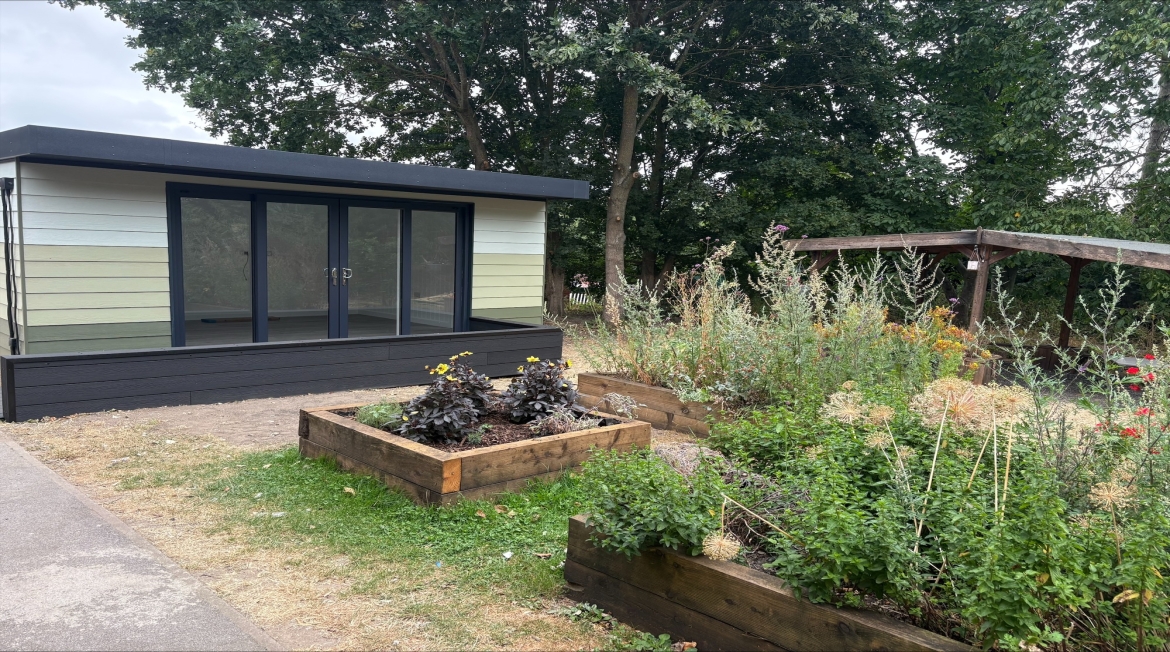 Outdoor learning building