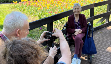 Residents Welcome Award-Winning Photographer For Inspiring Hands-On Workshop at Richmond Villages Cheltenham
