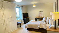 3 Milestones Close Main Bedroom