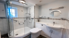 En Suite Bathroom