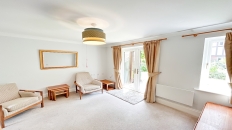 Spacious living room